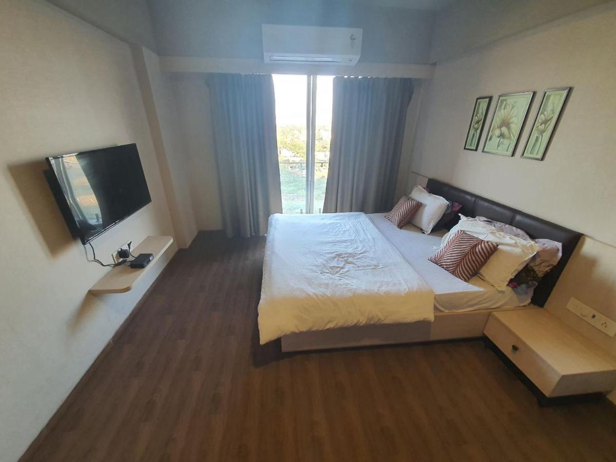 Weekend Address Managed By P.C Homes Surat Luaran gambar