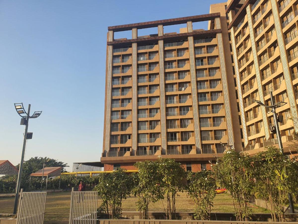 Weekend Address Managed By P.C Homes Surat Luaran gambar